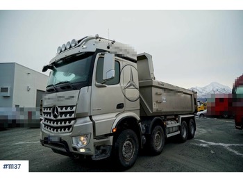 Camião basculante Mercedes Arocs