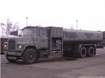 MACK DM492S - Camião cisterna