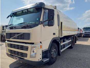 Camião cisterna Volvo FM