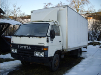 Toyota Dyna - Camião furgão