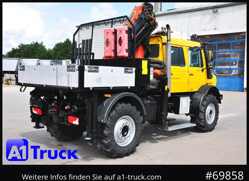 Camião grua MERCEDES-BENZ Unimog U 5000 437/45 Kran Doka 6 Sitze