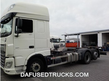 Camião transportador de contêineres/ Caixa móvel DAF FAR XF480: foto 1