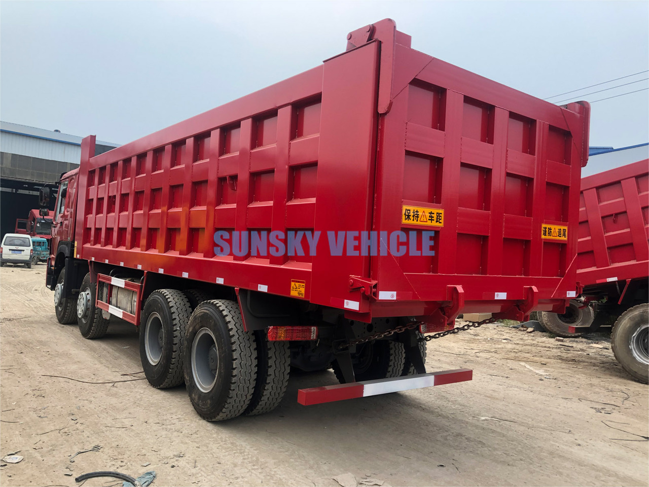 Camião basculante para transporte de materiais a granel HOWO 8x4 NX430 Dump Truck: foto 12