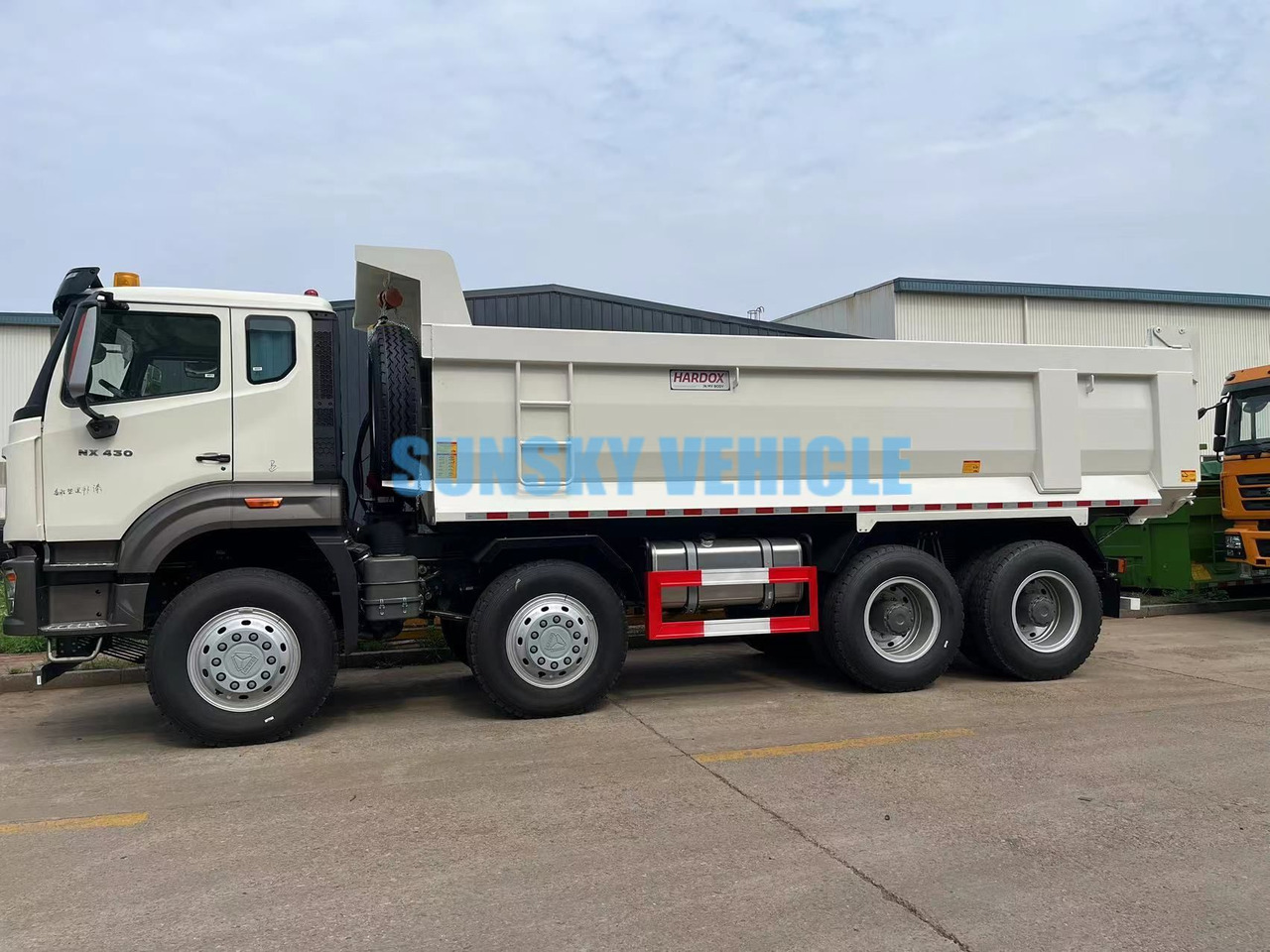 Camião basculante para transporte de materiais a granel novo HOWO Brand New 8X4 400HP Tipper Truck: foto 2