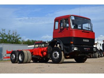 Camião chassi IVECO 180-26 chassis 6x2 FULL SPRING: foto 1