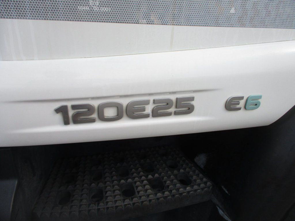 Camião de lona Iveco 120E25, 1 Liege, E6: foto 6