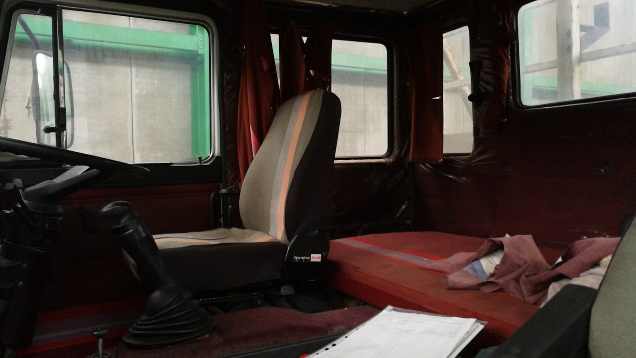 Camião de caixa aberta/ Plataforma Iveco 190.26 RHD: foto 4