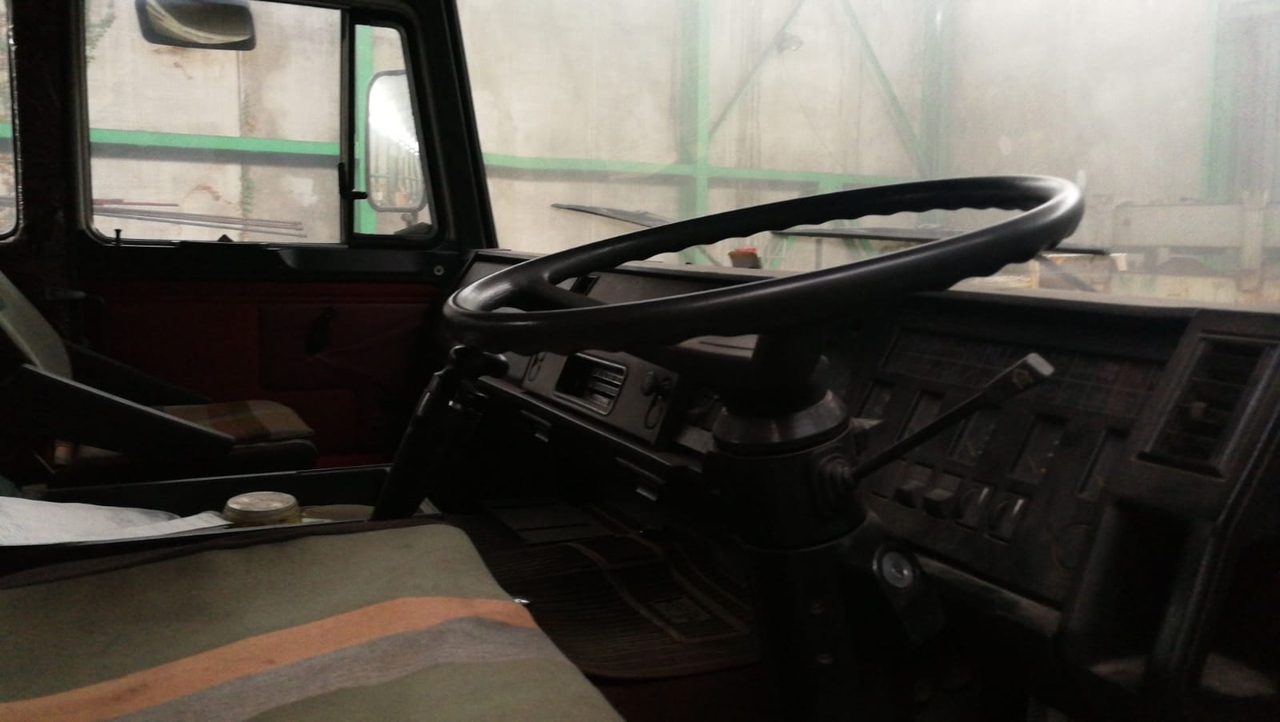Camião de caixa aberta/ Plataforma Iveco 190.26 RHD: foto 3