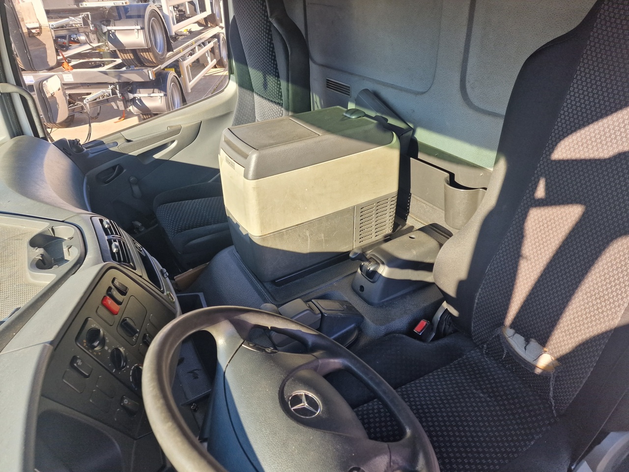 Camião de caixa aberta/ Plataforma Mercedes Benz Atego 1524 *Bär lifting plattform: foto 9