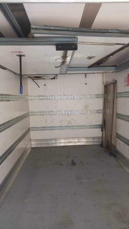 Camião frigorífico para transporte de alimentos RENAULT MIDLUM 180.10: foto 3
