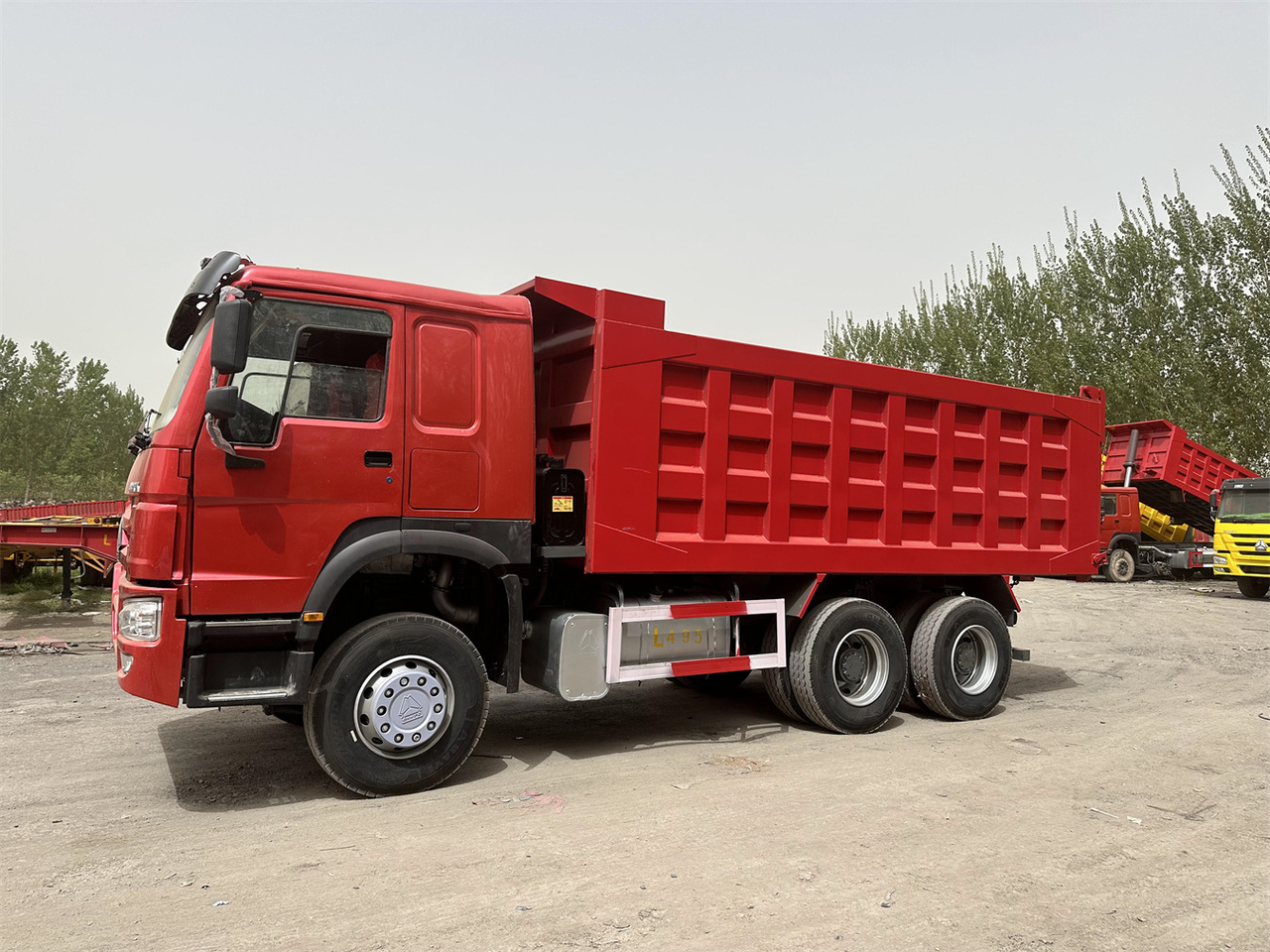 Camião basculante para transporte de silagem SINOTRUK HOWO 371 Dump Truck: foto 5