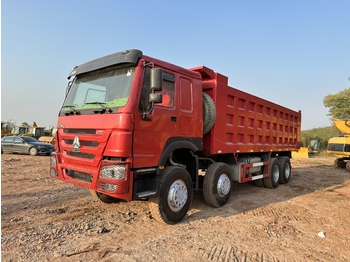 Camião basculante para transporte de máquinas pesadas SINOTRUK HOWO 420 Dump Truck 8x4: foto 1