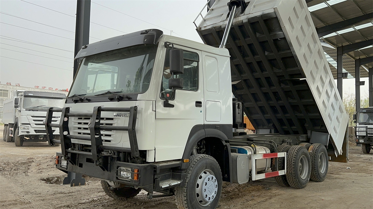 Camião basculante para transporte de silagem SINOTRUK HOWO Dump truck 371 6x4: foto 3