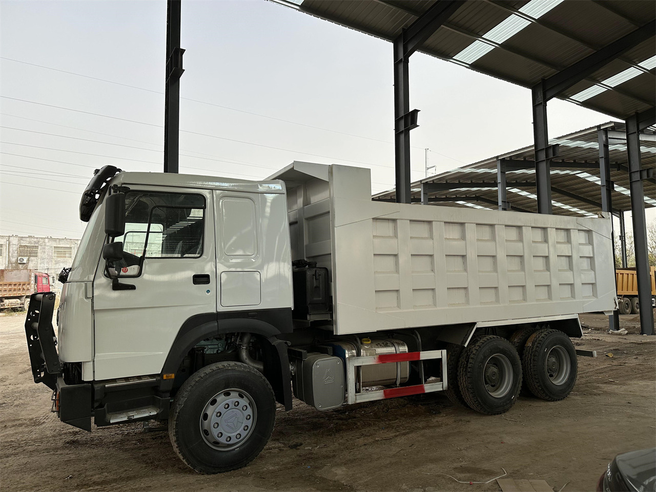 Camião basculante para transporte de silagem SINOTRUK HOWO Dump truck 371 6x4: foto 6