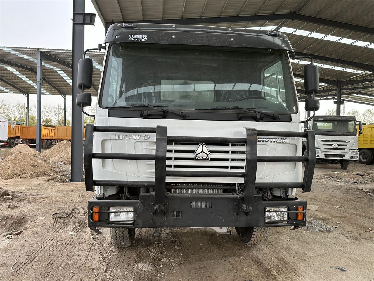 Camião basculante para transporte de silagem SINOTRUK HOWO Dump truck 371 6x4: foto 4
