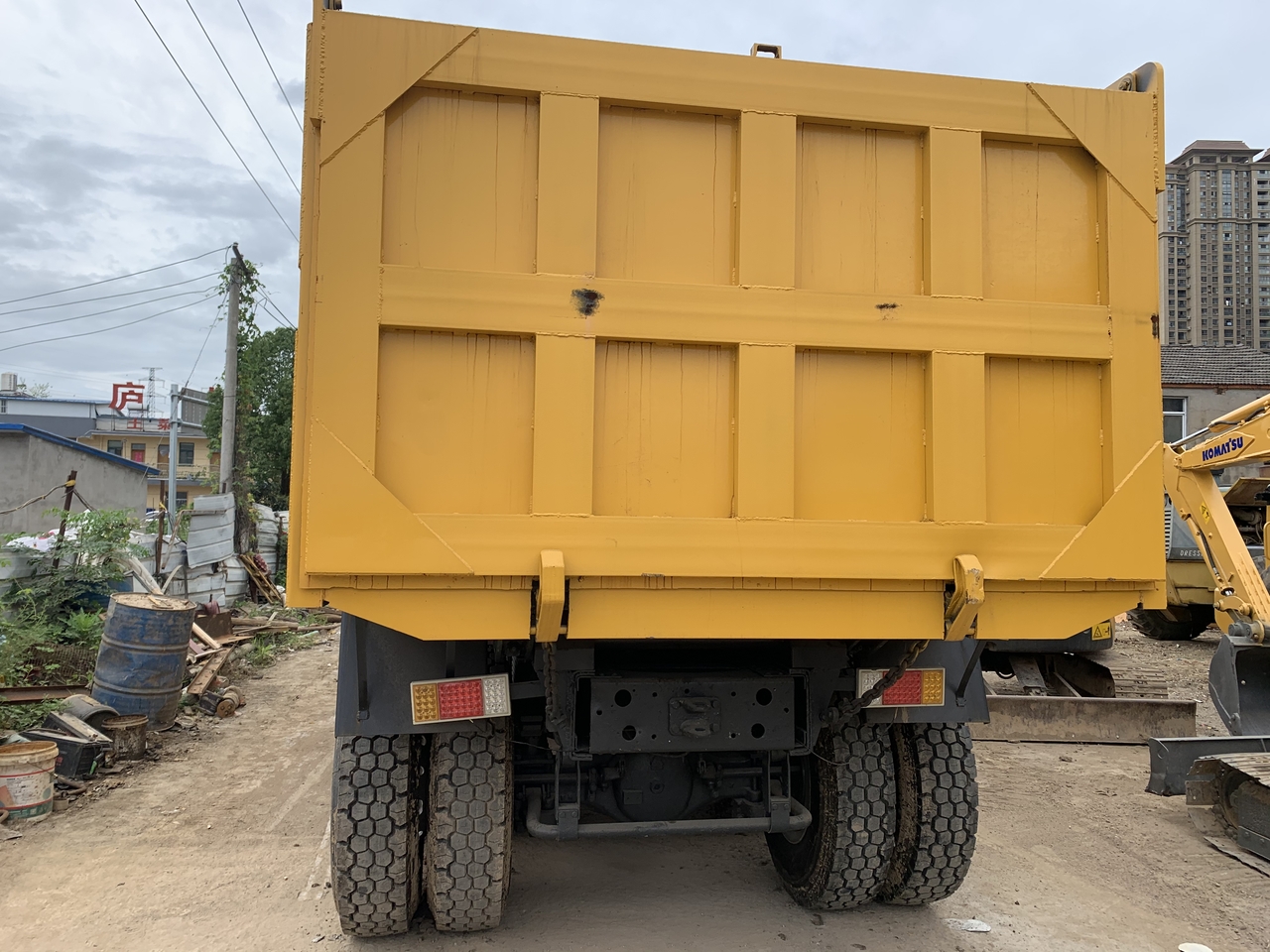 Camião basculante para transporte de máquinas pesadas SINOTRUK Howo Dump truck 371: foto 5