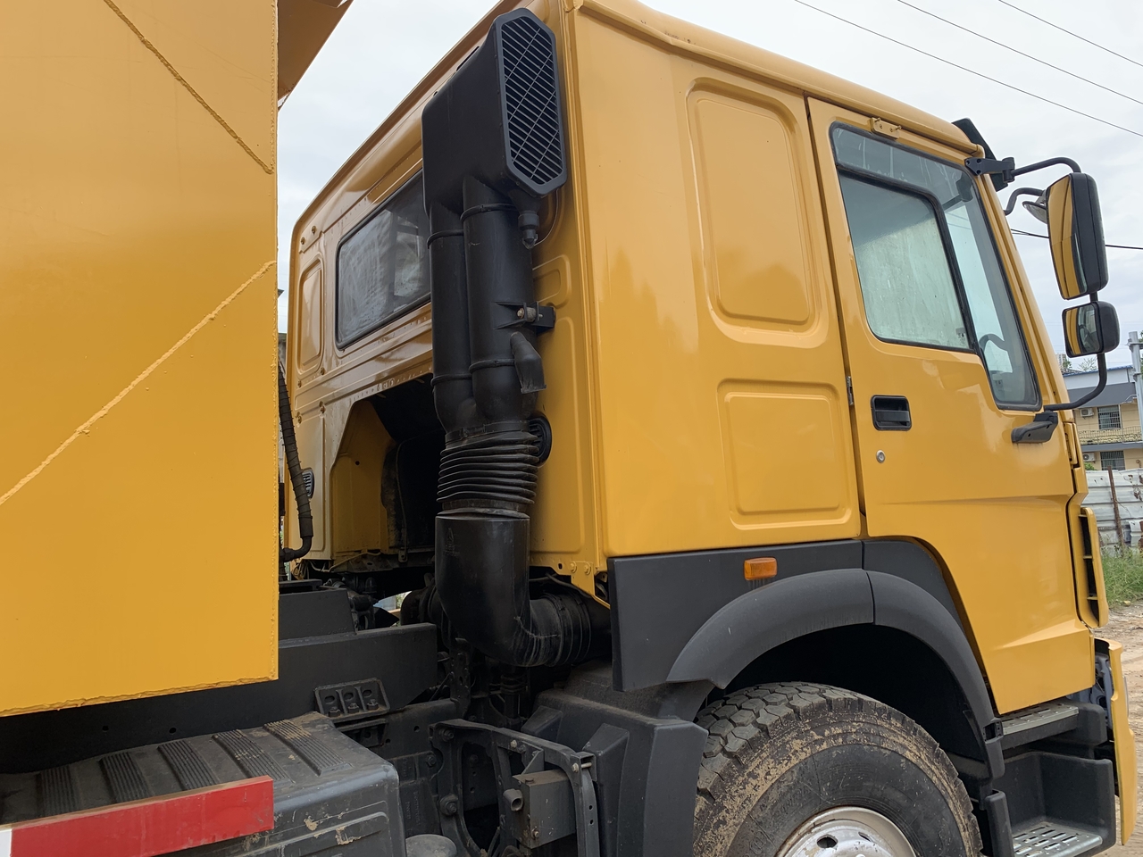 Camião basculante para transporte de máquinas pesadas SINOTRUK Howo Dump truck 371: foto 7