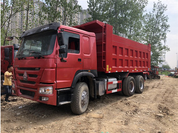 Camião basculante para transporte de cemento Sinotruk Howo Dump truck: foto 1