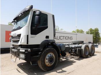 Camião chassi Unused Iveco 6x4 Chassis Cab, A/C, WHB: 4200MM (GCC DUTIES NOT PAID): foto 1