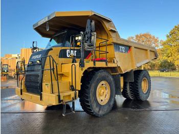 Caminhão fora de estrada CATERPILLAR