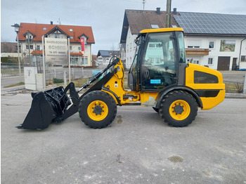 Pá carregadora de rodas JCB