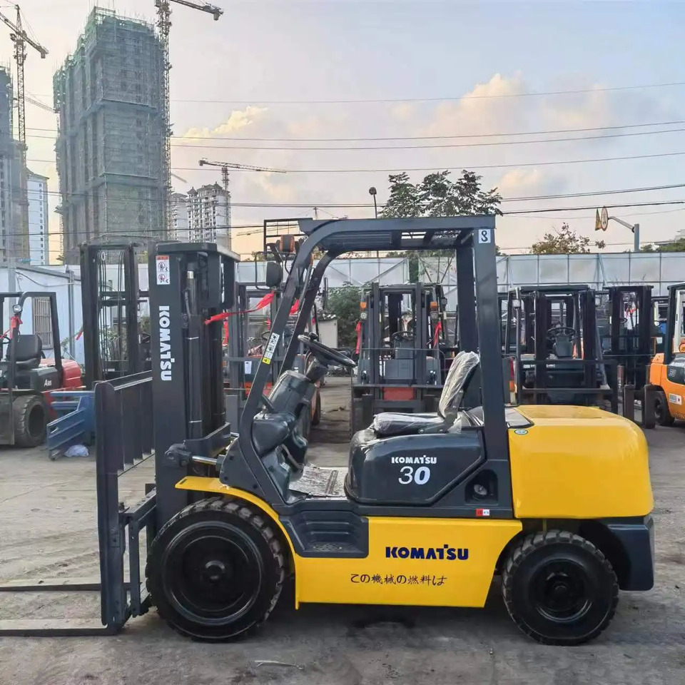 Empilhador a diesel KOMATSU 3ton forklift FD30  forklift japan made USED FORKLIFT KOMATSU TCM in stock: foto 5