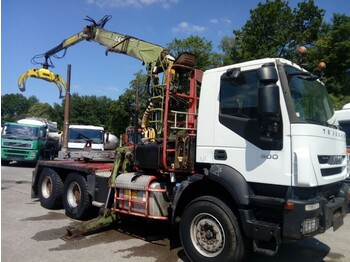 Reboque florestal, Camião grua para transporte de madeiras Iveco TRAKKER 6X4 LOGLIFT F241SL: foto 1