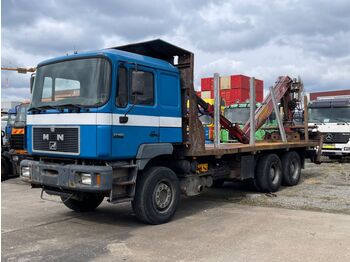 Transporte de madeira MAN 27.403 / Holztansporter VKRANE 11.77 Kran 6x4