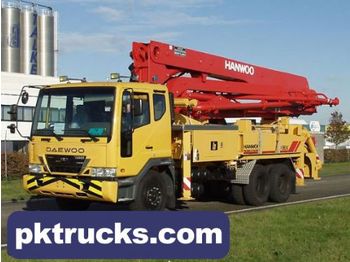 Daewoo Hanwoo concrete pump - Autobomba de betão