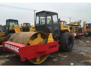 Compactador Dynapac CA25D