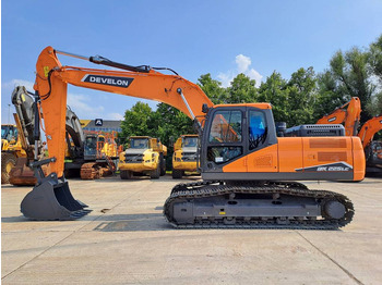 Develon DX225LC-7M - Escavadora de rastos