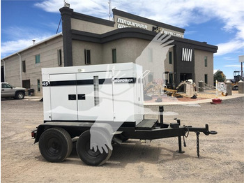  2000 MULTIQUIP WHISPERWATT DCA45SSIU2 16487 - Gerador elétrico