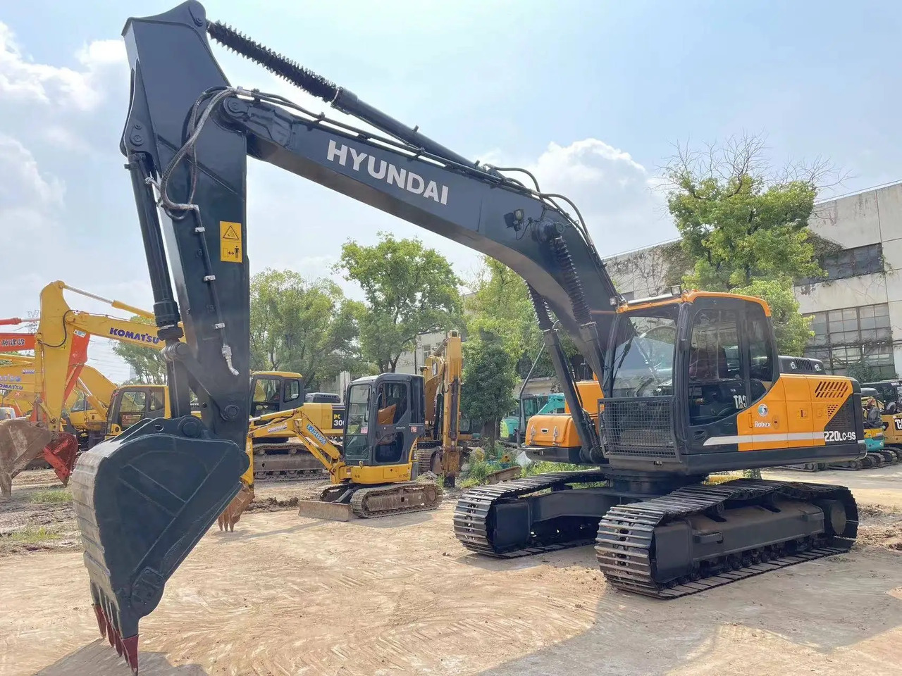 Escavadora de rastos HYUNDAI R220 -9S track excavator 22 tons Korean hydraulic digger: foto 2