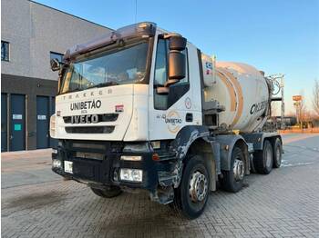 Camião betoneira Iveco Trakker 410 Manual Gearbox - 9 m3 - Full steel suspension - euro 3: foto 1