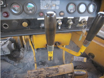 Colocar tubos KOMATSU D355 C3 pipelayer: foto 2