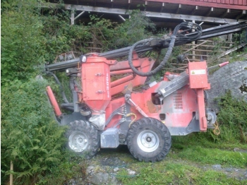 Sandvik Commando DC 300 R - Máquina de perfuração