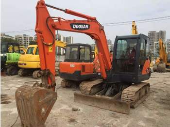 Mini escavadeira DOOSAN DX60