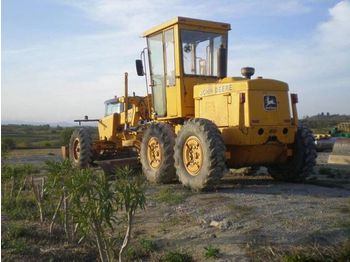JOHN DEERE 570 B grader - Motoniveladora