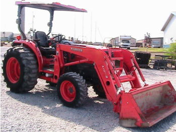 Kubota L3830 Tractor - Pá carregadora de rodas