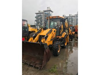 Retroescavadeira JCB 3CX