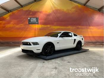 Automóvel Ford Mustang GT/CS: foto 1