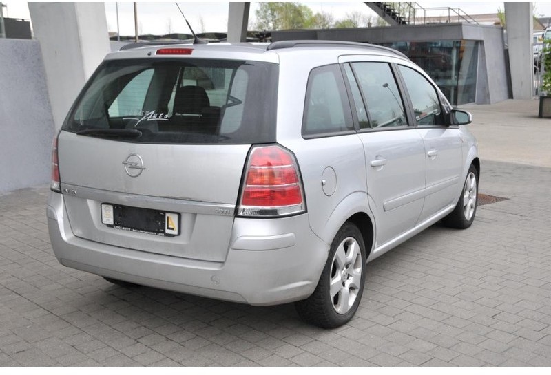 Automóvel Opel Zafira: foto 3