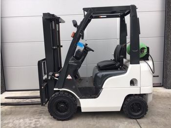 Empilhadeira de 3 rodas NISSAN P1F1A15D