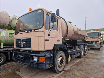 Caminhão limpa fossa MAN 26.422