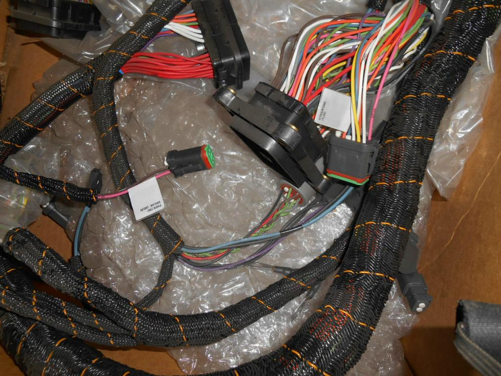 Cables/ Wire harness para Máquina de construção novo Caterpillar 2427090 -: foto 2