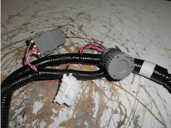 Cables/ Wire harness para Máquina de construção novo Cnh MFR71231 -: foto 2