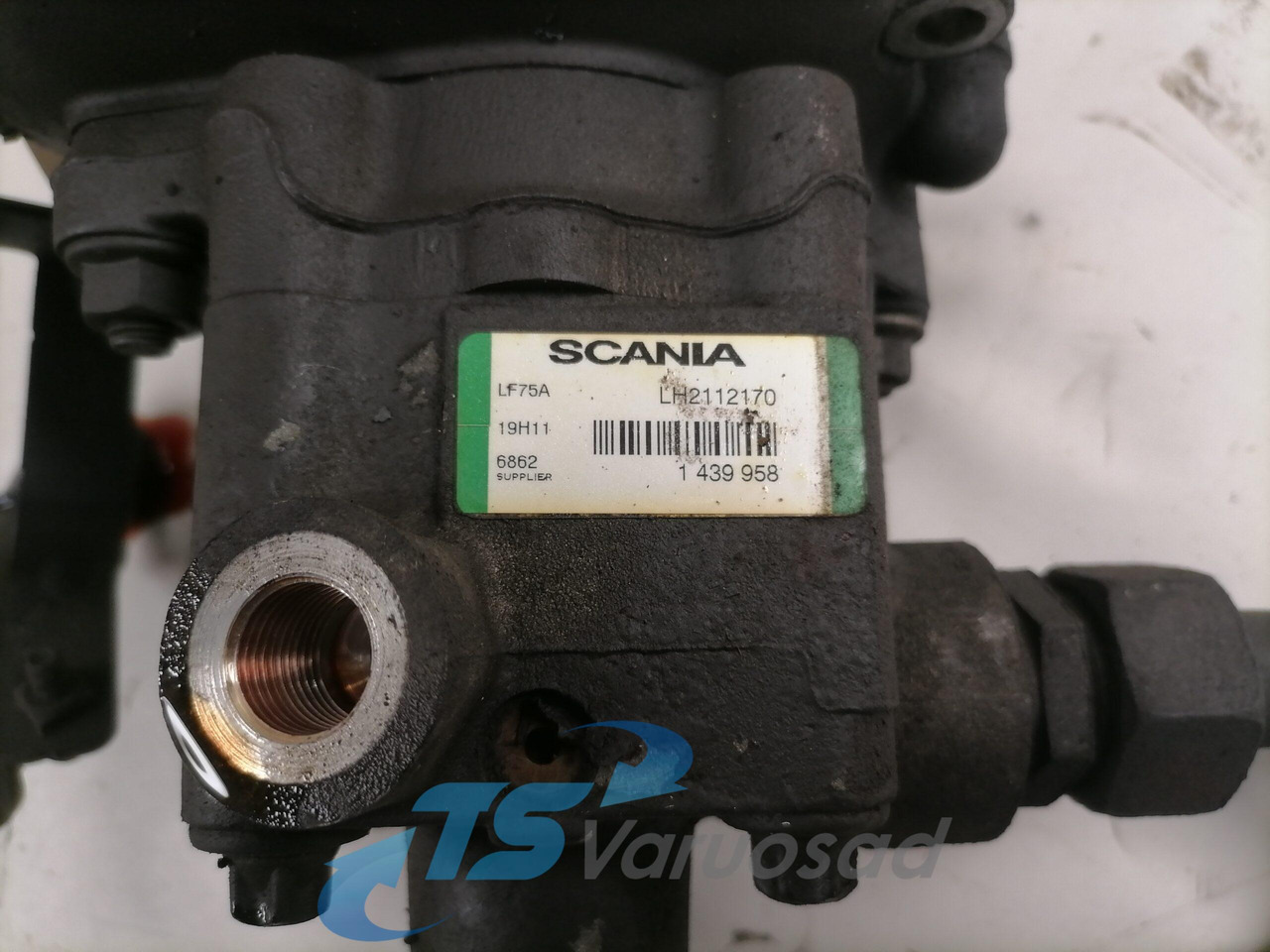 Bomba de direção para Camião Scania Steering hydraulic pump 1439958: foto 2