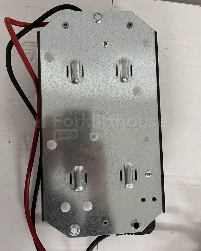 Sistema elétrico para Equipamento de movimentação Zivan F6BOMW-01040X-1 NG1 24V37.5A 230v sn. 1709412963 80A Rema battery connector: foto 2