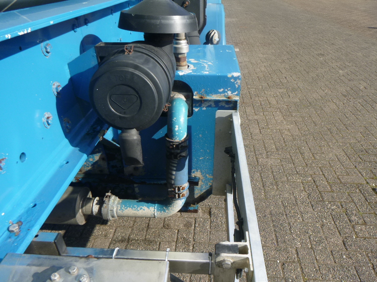 Semi-reboque cisterna para transporte de farinha Feldbinder Powder tank alu 60 m3 / Compressor diesel engine.: foto 16