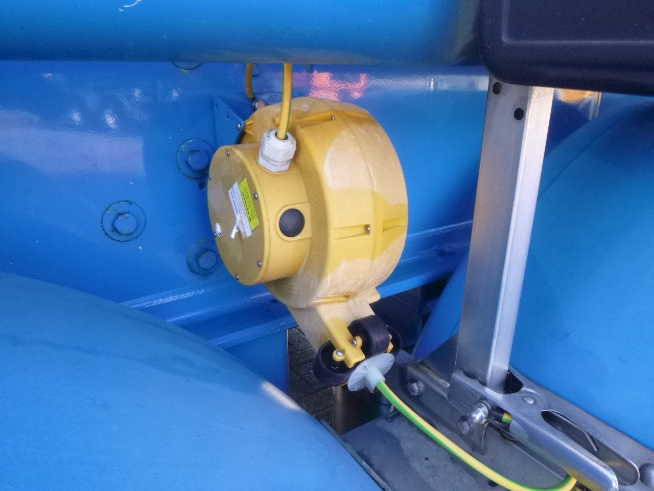 Semi-reboque cisterna para transporte de farinha Feldbinder Powder tank alu 60 m3 / Compressor diesel engine.: foto 19